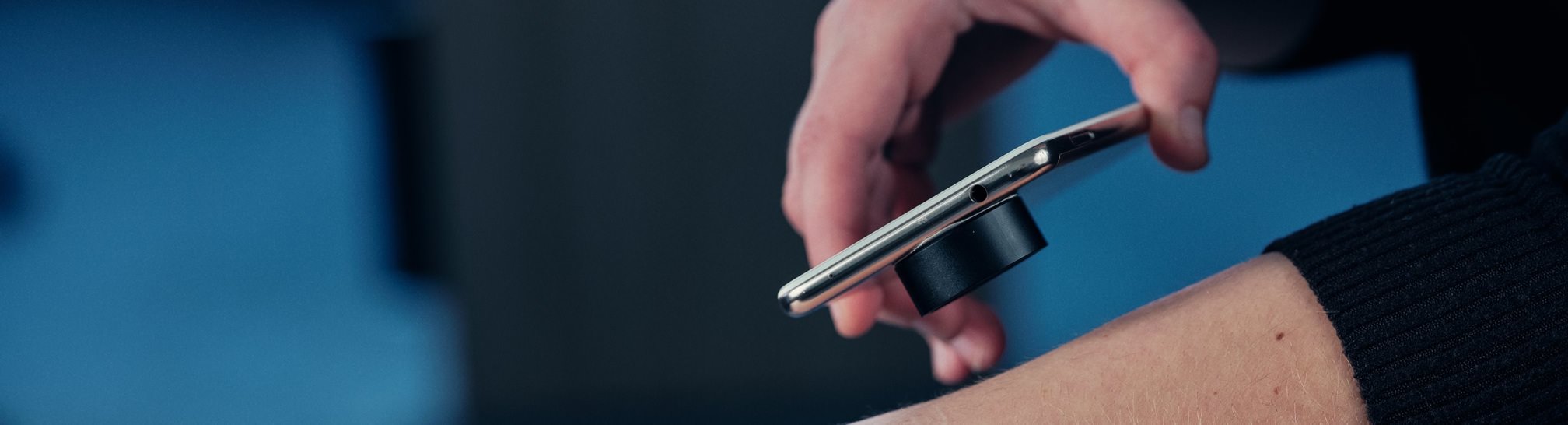 A smartphone with an attached device acts as a digital dermatoscope, helping to identify skin cancer - Integra Sources project